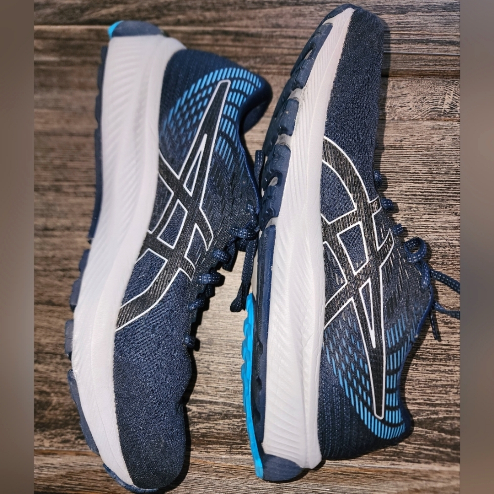 ✨️LN✨️ASICS Men's Flytefoam Gel Cumulus Sneaker Sz 10.5